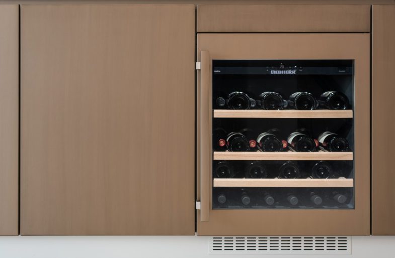 Moderne keuken met Liebherr wijnklimaatkoelkast